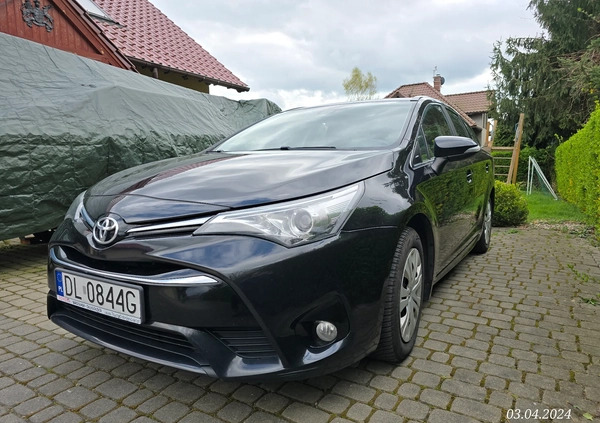 Toyota Avensis cena 49000 przebieg: 138092, rok produkcji 2015 z Żarów małe 407